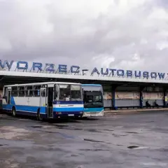 Skąd odjeżdża polski bus w Rzeszowie - kluczowe lokalizacje i wskazówki