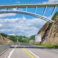 Ile mogę jechać na autostradzie? Sprawdź limity prędkości dla aut