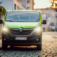 Ile kosztuje bus z adresu pod adres? Sprawdź, by uniknąć wysokich cen!