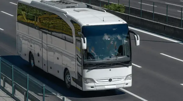 Ile pali bus 30 osobowy? Zaskakujące fakty o zużyciu paliwa