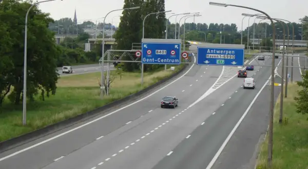 Gdzie są oświetlone autostrady? Odkryj najbezpieczniejsze trasy nocne