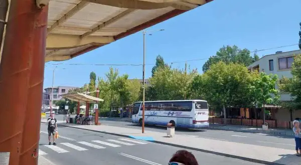 Ile się jedzie autokarem do Złotych Piasków? Sprawdź czas podróży