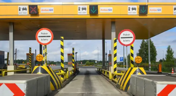Czy można płacić kartą na autostradzie A1? Sprawdź, co musisz wiedzieć