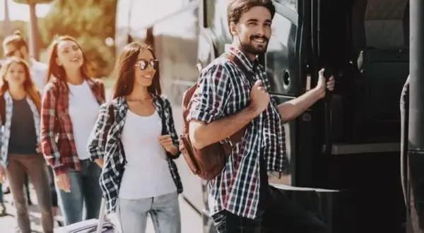 Autokar lux co to znaczy? Poznaj luksus i komfort podróży