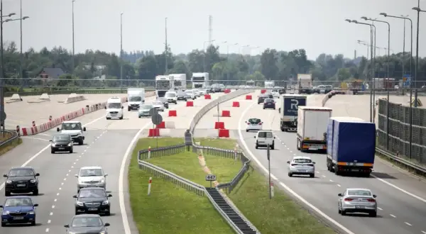 Jak wjechać na autostradę A2 w Warszawie – uniknij korków i problemów