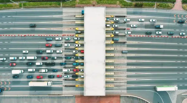Jak działa opłata za autostrady w IKO i jak uniknąć problemów?